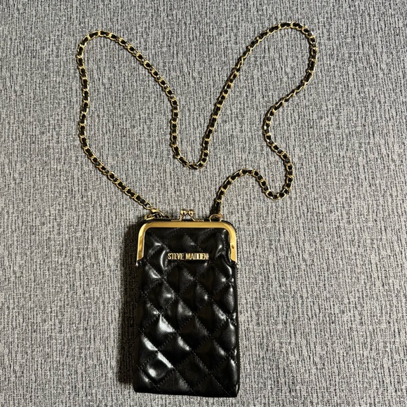 Steve Madden Handbags - Steve Madden Quilted Cell Phone Crossbody Pouch With A Gold Chain